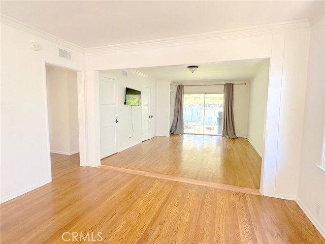 Photo - 14722 Addison St