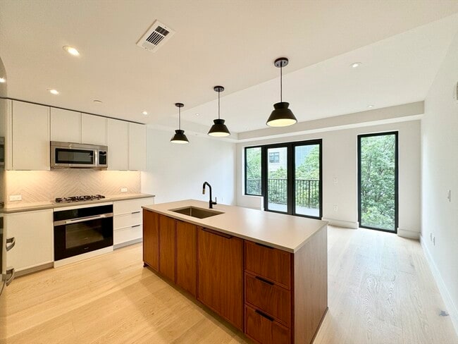Building Photo - 1 Nevins Hl Wy Unit 406