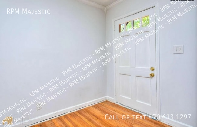 Photo - 2118 Rosser Terrace