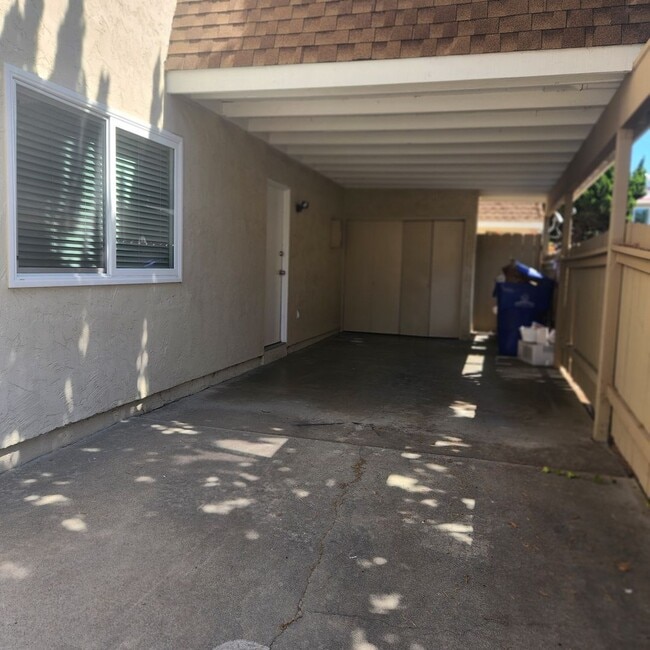 Photo - UTC Duplex 1475 Sq Ft 3 bedroom 1.5 ba woo...