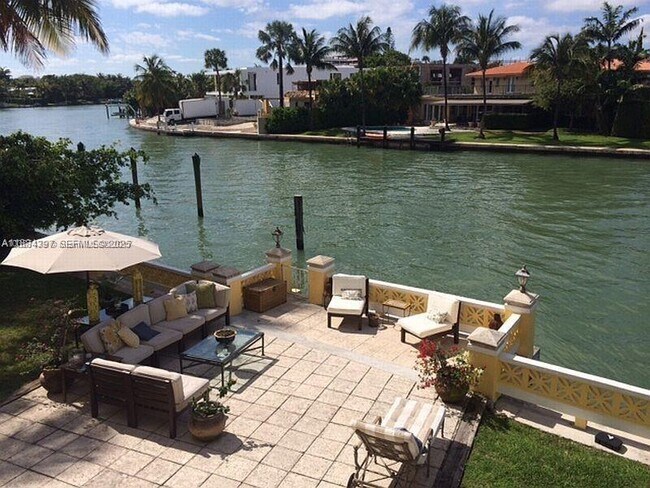 Photo - 4812 Pine Tree Dr Unit 205