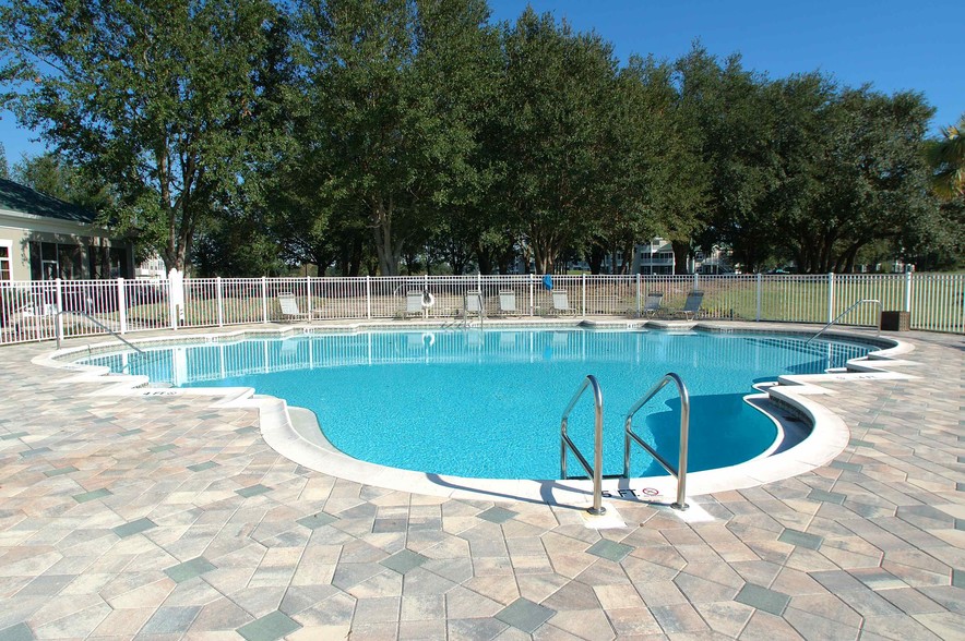 Audubon Oaks Pool