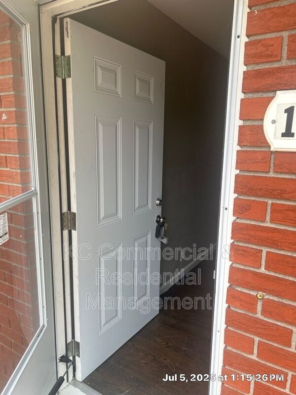 Building Photo - 1705 N Lynn St Unit 1705 1/2 Rental