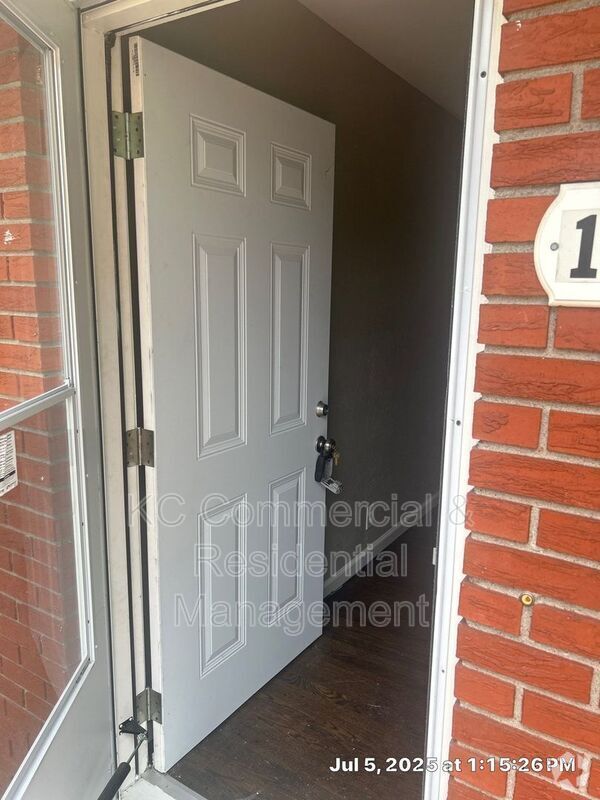 Building Photo - 1705 N Lynn St Unit 1705 1/2 Rental
