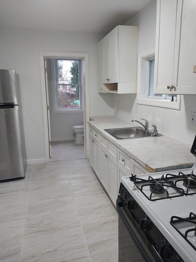 Photo - 117 Borden Ave Unit Apt 5