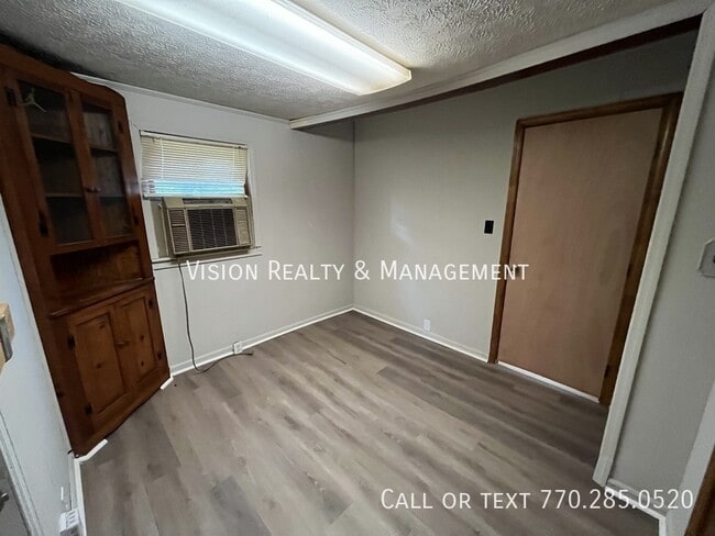 Photo - 802 E Williams St