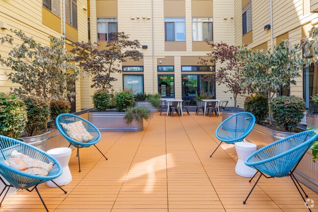 Bode 125 - Courtyard