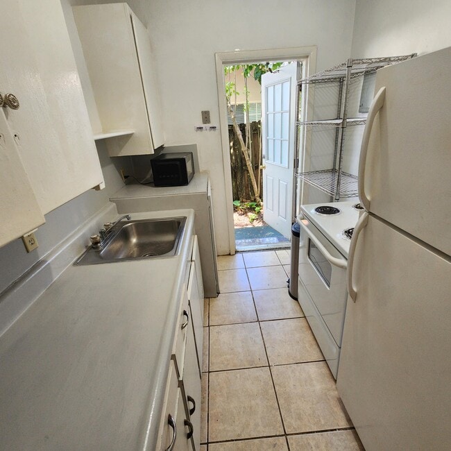 Photo - 715 SW 4th St Unidad #4