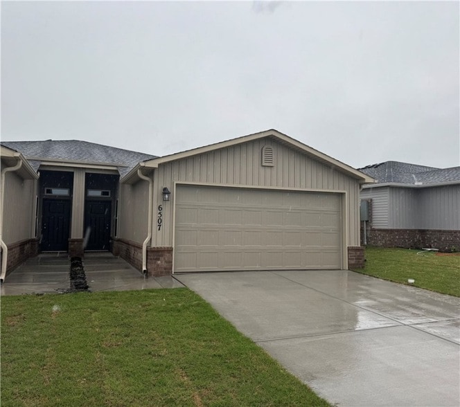 Photo - 6507 NW Vandergriff St