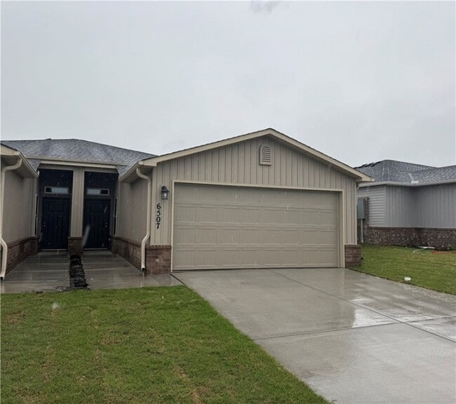 Photo - 6507 NW Vandergriff St Apartment