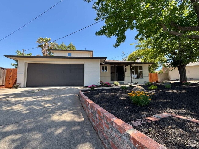Building Photo - "Completely remodeled 4-Bed, 3-Bath Sanctu... Rental