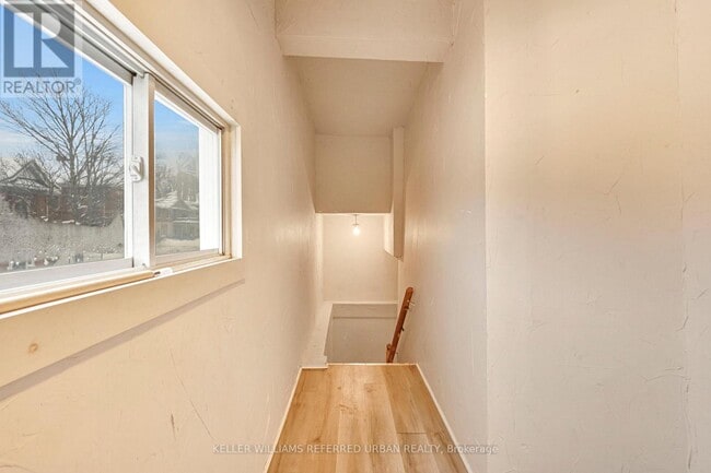 Photo - 66 Dunlop St W