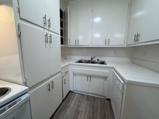 Photo - Collinswood Apartments