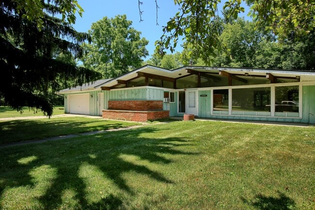 Building Photo - 12395 South Ln Unit M