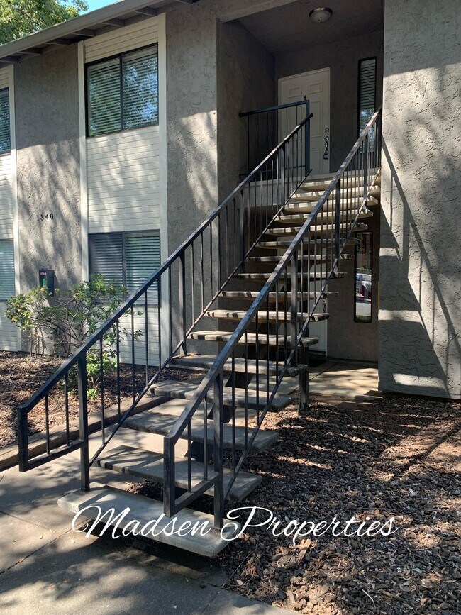 Photo - 1340 W 4th St Unit 4