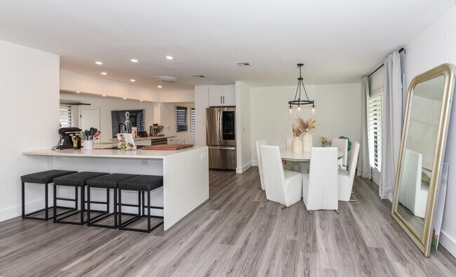 Photo - 700 SW 4th St