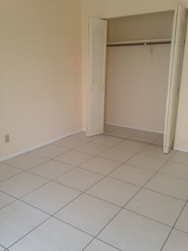 Photo - 230 NE 40th St House