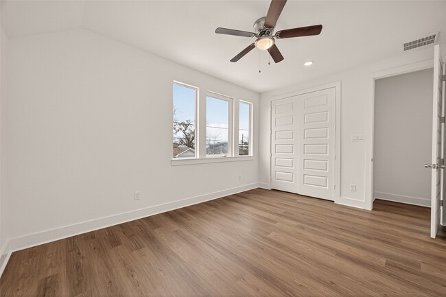 Photo - 1502 Hussion St