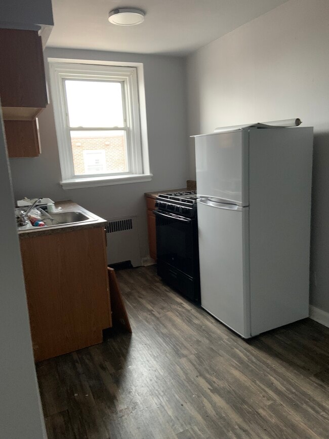 Kitchen - 2251 Longshore Ave Unit Longshore Ave. 2nd Fl.