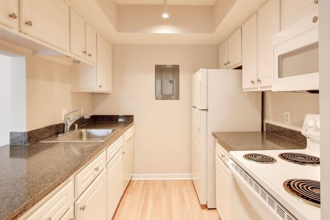 Photo - Clean & Fresh 2 + 2 close to METRO!