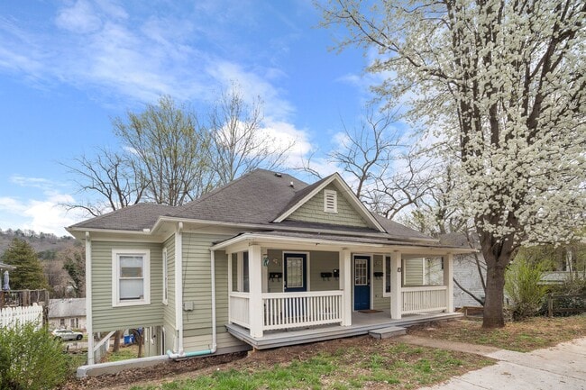 Photo - Updated Asheville Apartment Unidad Apt #2