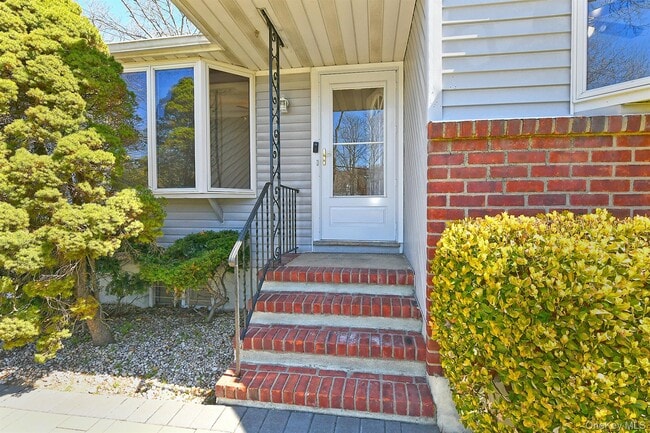 Photo - 110 Dix Hills Rd