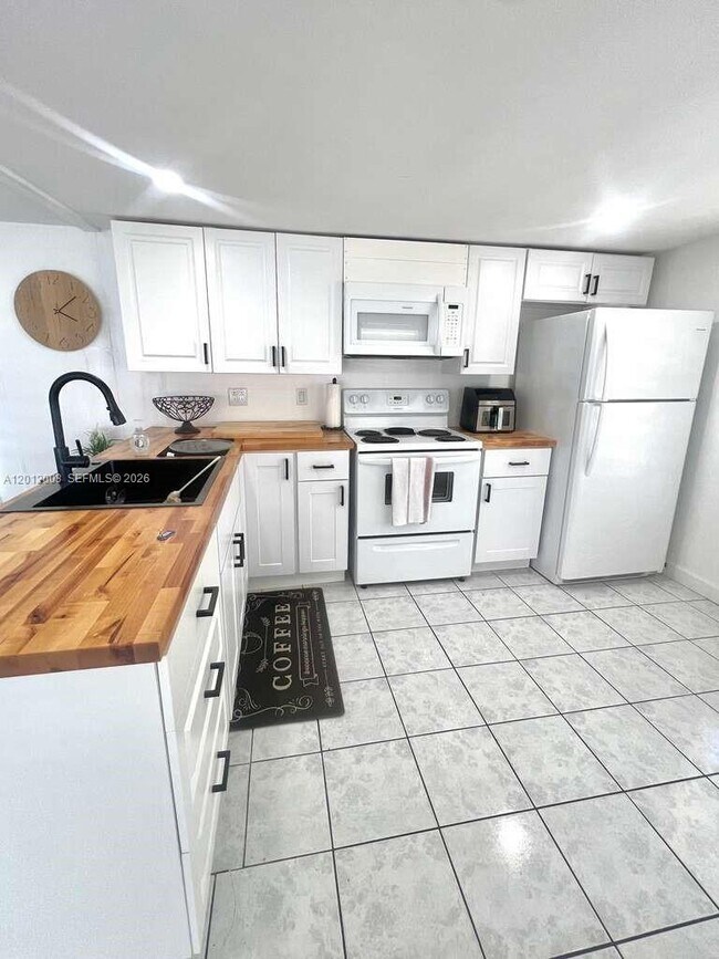 Photo - 219 W Lake Dr