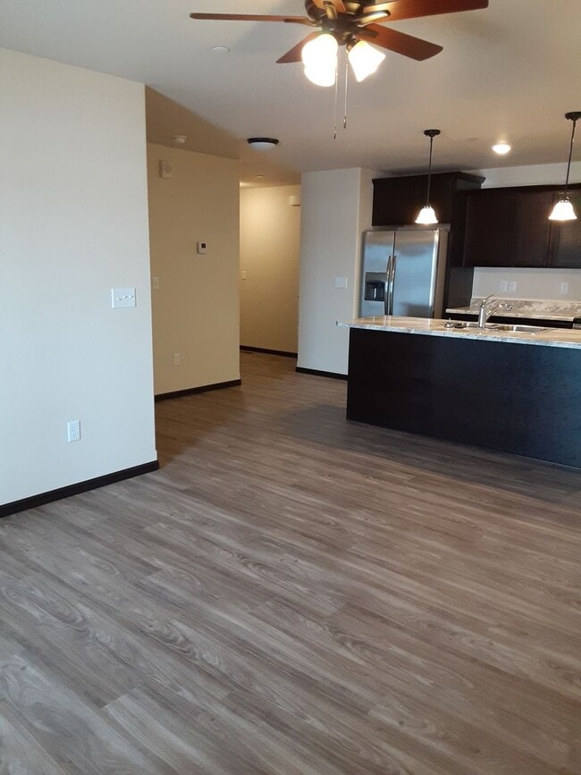 Photo - Modern Comfort: Discover Our 1-Bedroom Apartment Gem Unit Fox Run Apartments -581 #10