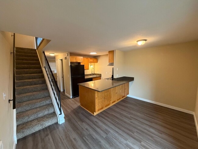 Building Photo - Sunnyside Duplex Unit 4894