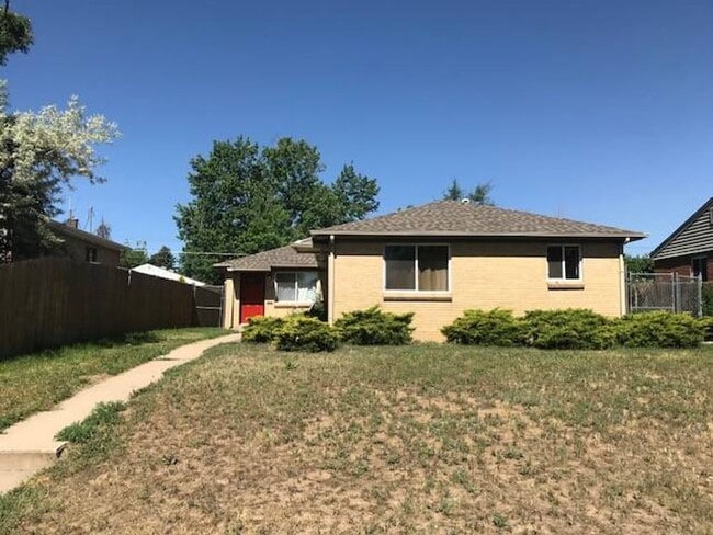 Updated 2 bed 1 bath duplex in Park Hill! - Updated 2 bed 1 bath duplex in Park Hill! Casa