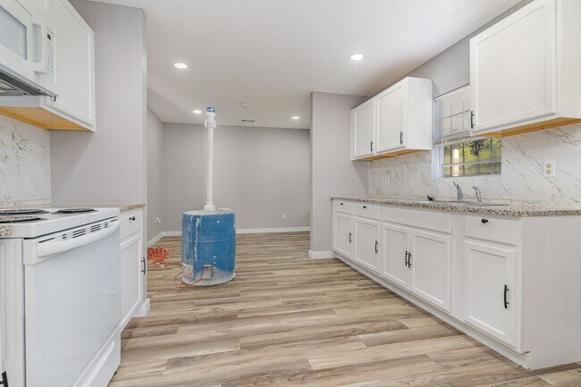 Photo - 4-Bedroom, 2-Bath Home in South Dallas with Convenient Access to Major Highways and City Amenities