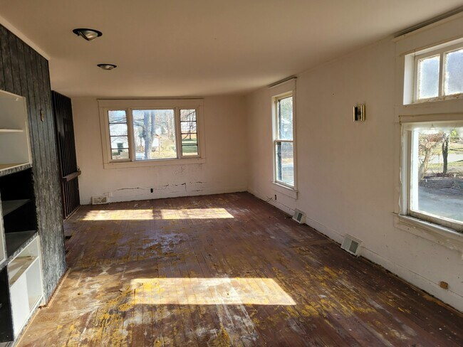 Photo - 332 N French St