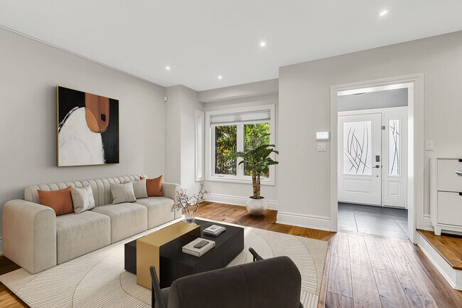 Photo - 350 Keewatin Ave