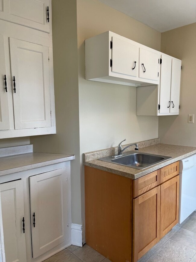 Building Photo - 452 Iowa Ave Unit 452 #2 Rental