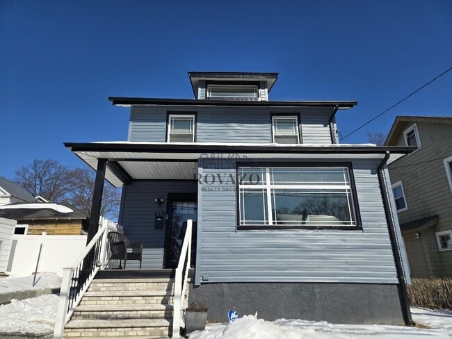 Building Photo - 219 Clark St