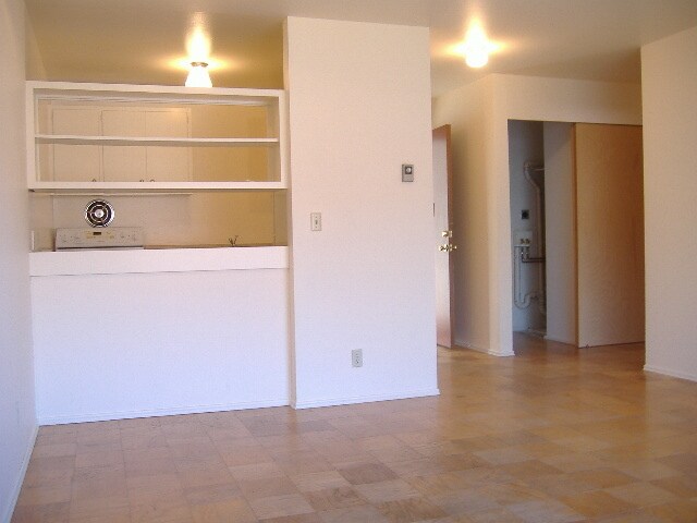 Photo - 525 E Roy St