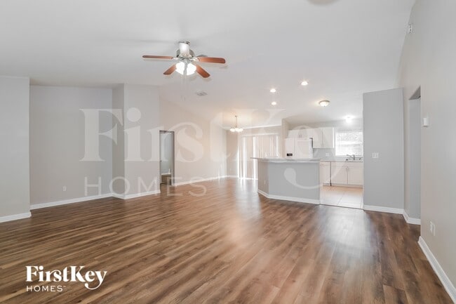 Photo - 739 N Midland Dr