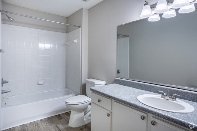2BR, 2BA - 1,175SF - Primary Bathroom