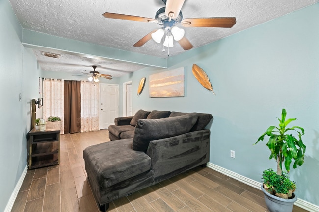Photo - 305 Fresa Rd
