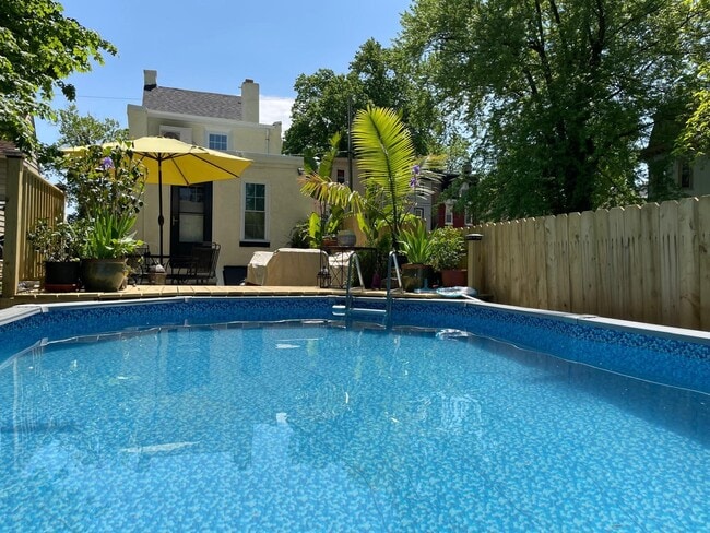 Photo - 293 E Bringhurst St