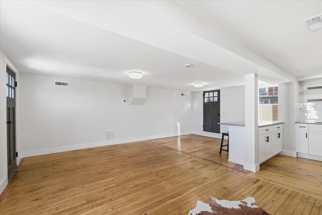 Photo - 305 W Broadway Unidad 305 W Broadway 1/2 - Rear