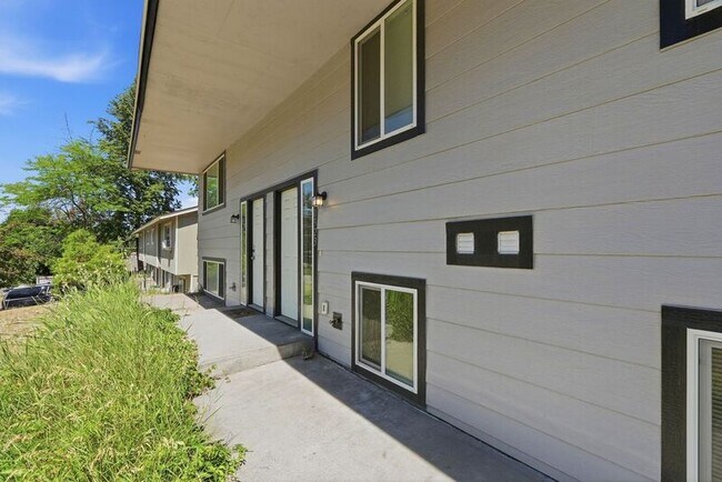 Photo - 10923 E 16th Ave