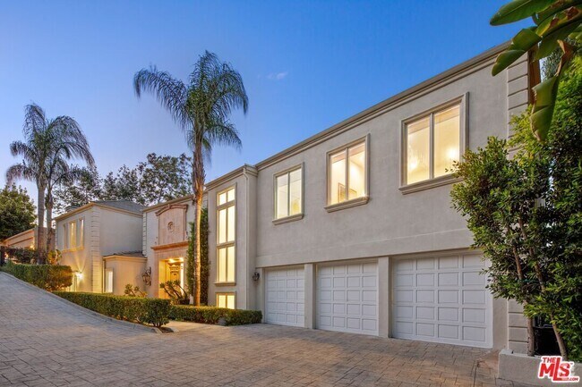 Building Photo - 14435 Mulholland Dr Rental