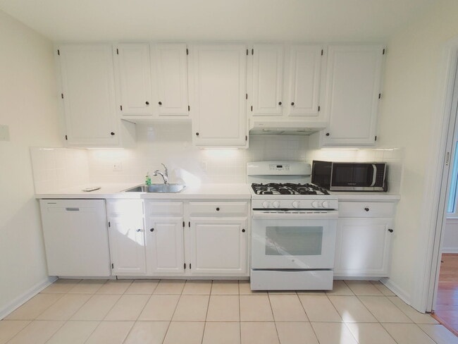 Building Photo - 57 Whitmore Ln