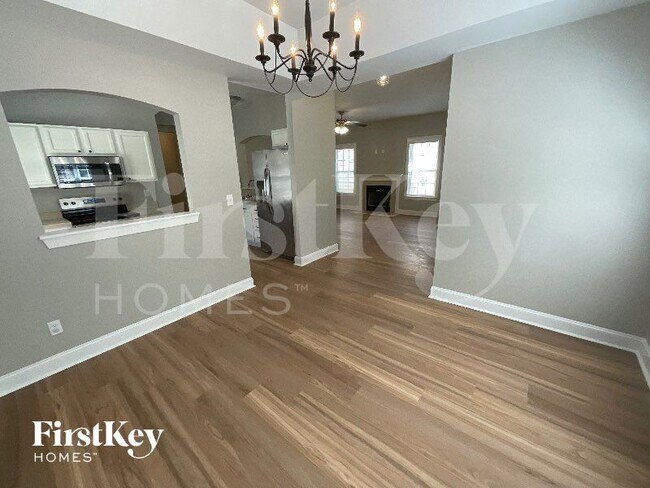 Photo - 15819 Robins Way