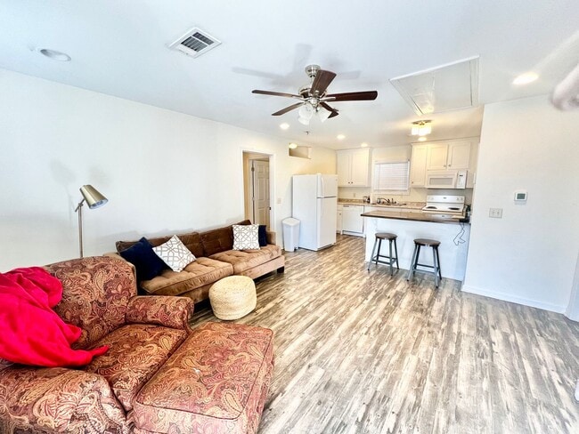 Photo - 302 Corman Ave