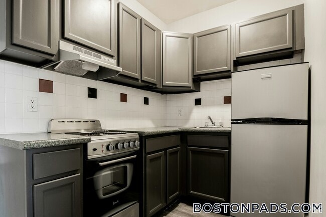 Building Photo - 50 Franklin St Rental