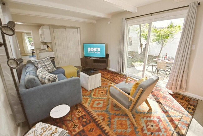 Building Photo - 815 N Twyckenham Dr Unit ID1037675P