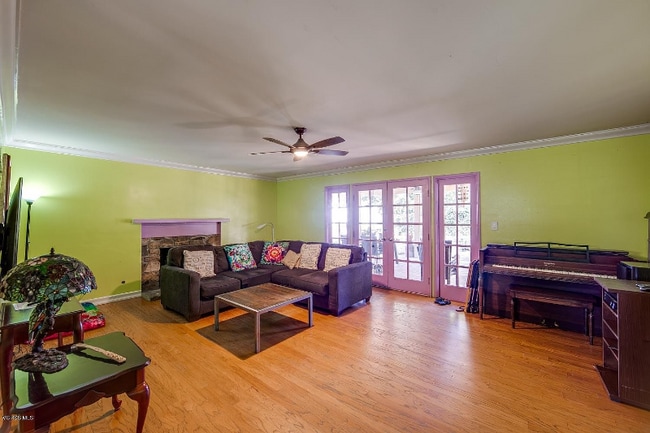 Photo - 2251 Markham Ave