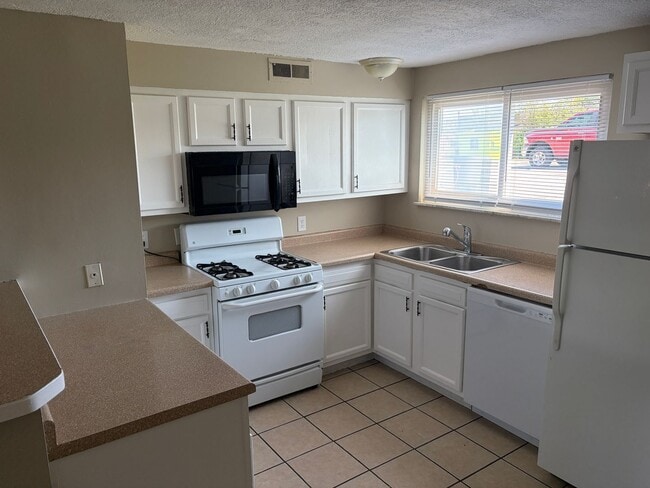 Photo - 4806 Northcrest Dr Unit C